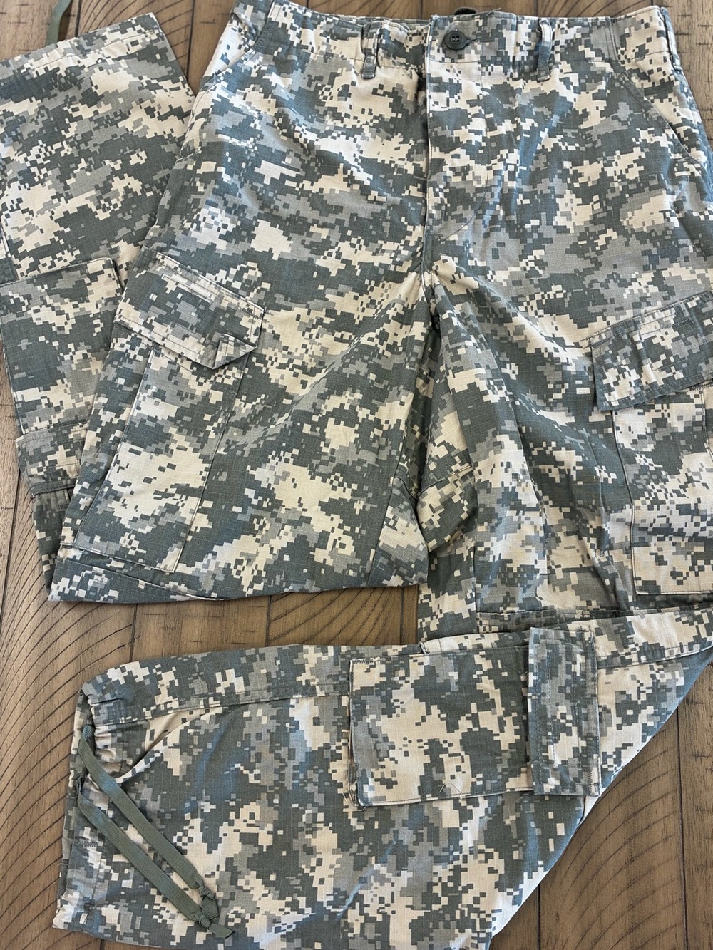 U.S military issue Men's Digital Camouflage Cargo Pants measurement in photos
